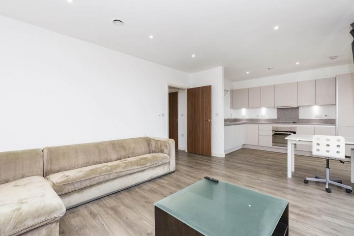 Modern Apartment in a Stunning Development Hendon Waterside, Hendon 